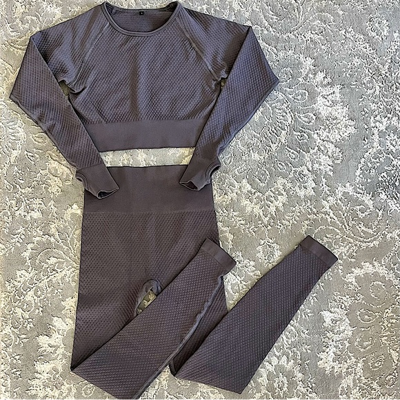 Balance Athletica Energy Long Sleeve Compression Crop Top & Leggings Set Quartz - Picture 2 of 16